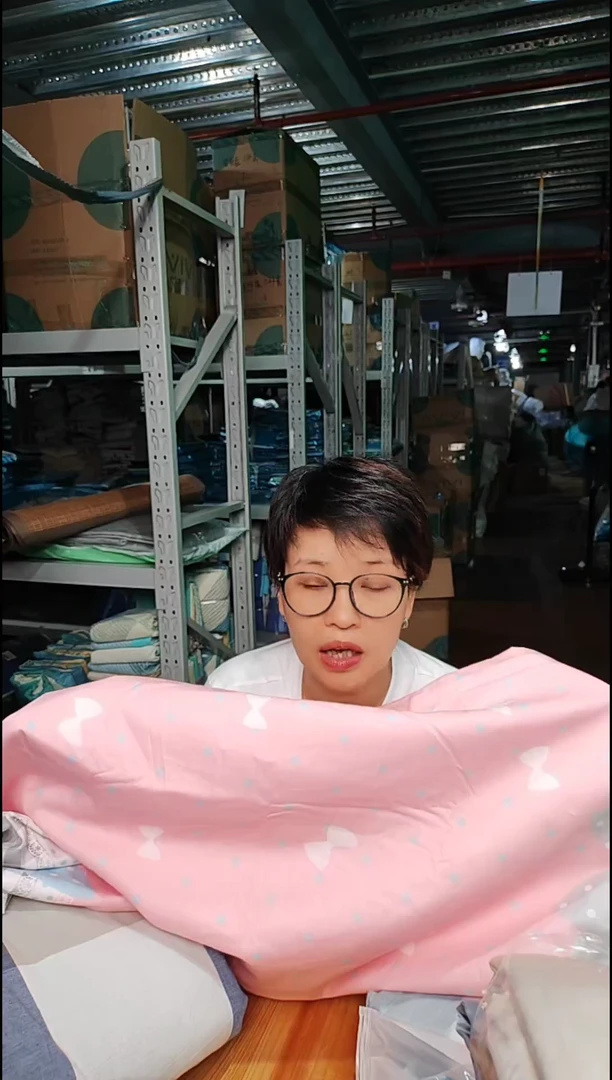 花草纯棉奶油兔红100*150夏凉被