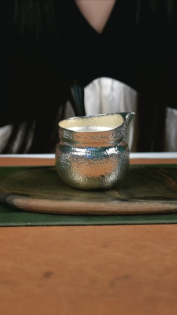 手工素面侧把公道银杯999