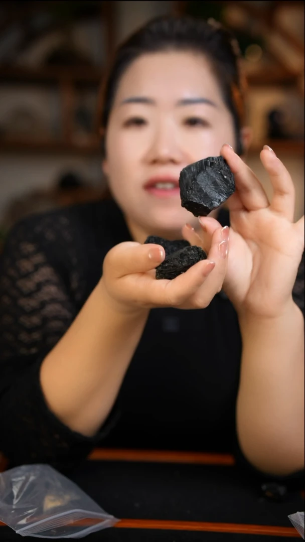 未镶嵌原石碧玺黑碧玺原石200g【3-6块】随机发