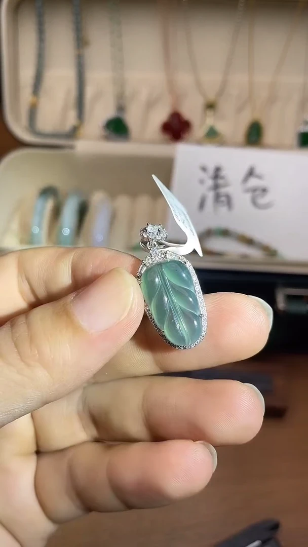 颈饰银S925镶嵌翡翠项链