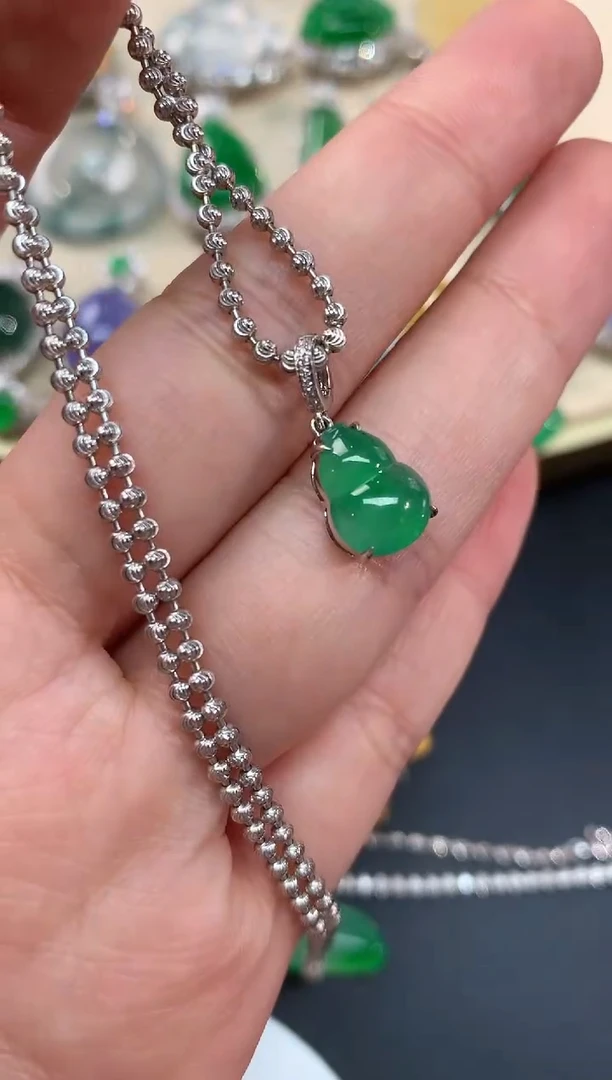 【闪购商品】翡翠吊坠(不含链)18K金镶嵌A18|2999