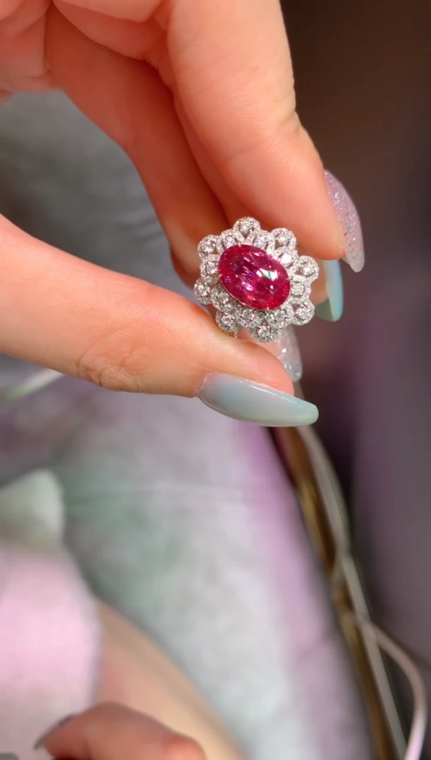 彩色蓝宝石戒指18K金镶嵌2.58CT