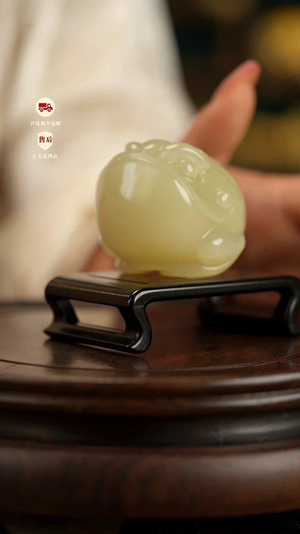 云南石竹叶青雕刻：大嘴金蟾