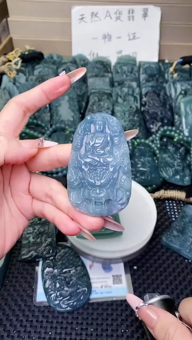 颈饰未镶嵌翡翠