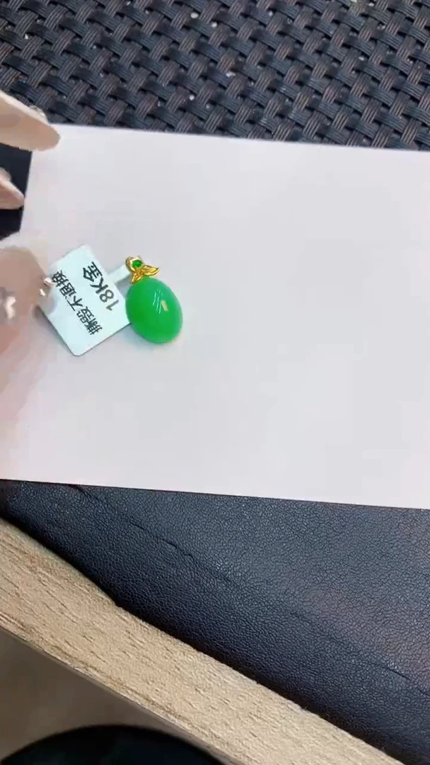 翡翠18K金镶嵌吊坠(不含链)1