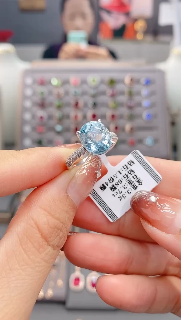 18K金镶嵌戒圈海蓝宝石珠**?3.7配钻