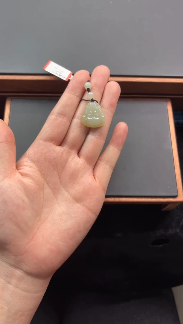 【闪购商品】和田玉吊坠(赠链)未镶嵌且末微色差近矿吊坠