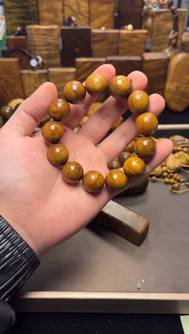 【闪购商品】楠木（金丝楠）其他1.8带花黄手串20