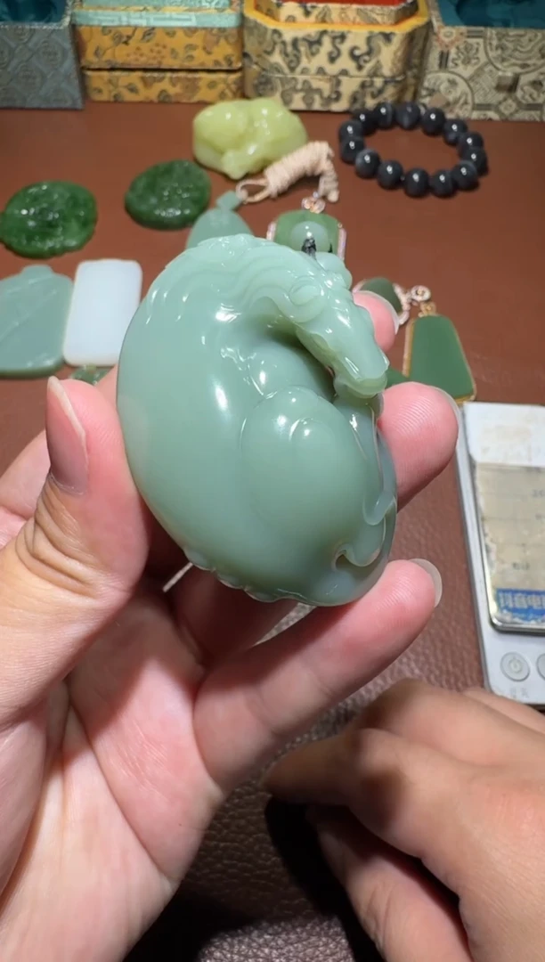未镶嵌和田玉挂件青**路和田玉