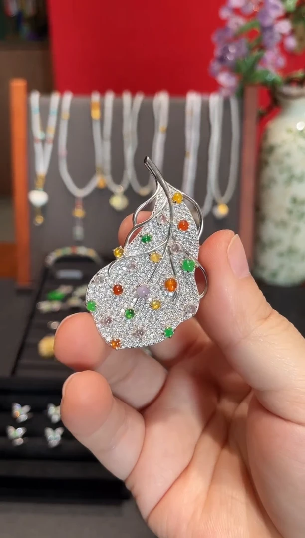 颈饰银S925镶嵌翡翠胸针