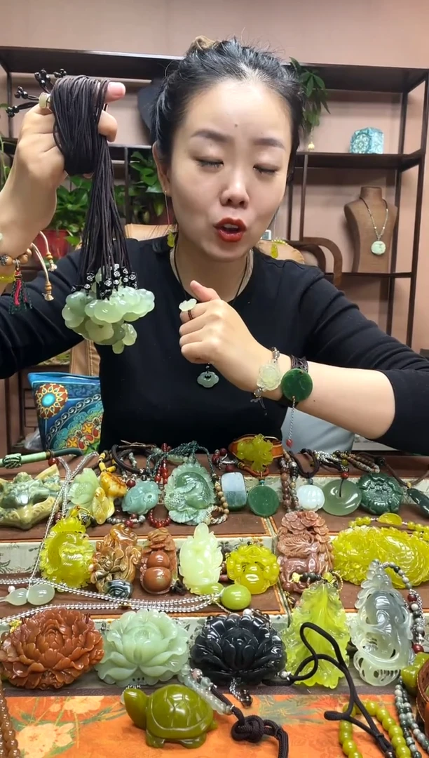 未镶嵌岫玉吊坠多样性发货发其中之一