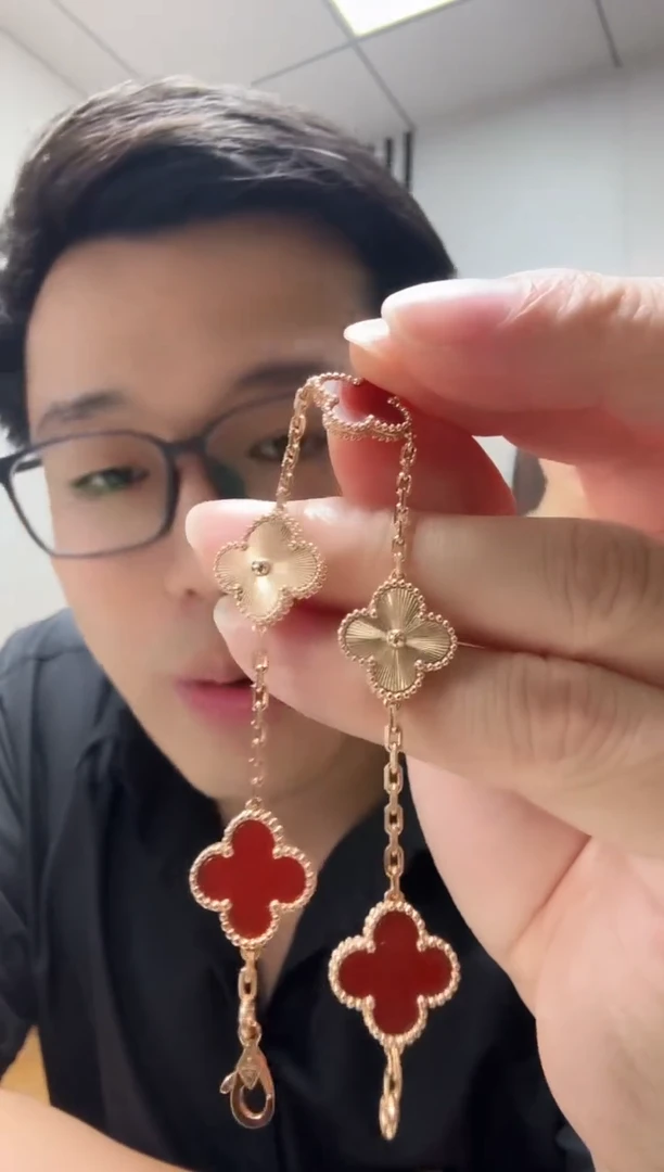 18K金镶嵌手链玛瑙/玉髓红花镭射手链