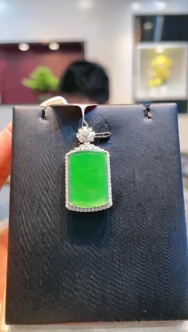 【闪购商品】翡翠颈饰18K金镶嵌A53天然A货翡翠吊坠