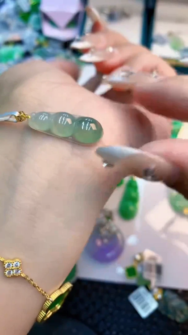 翡翠18K金镶嵌吊坠(不含链)1