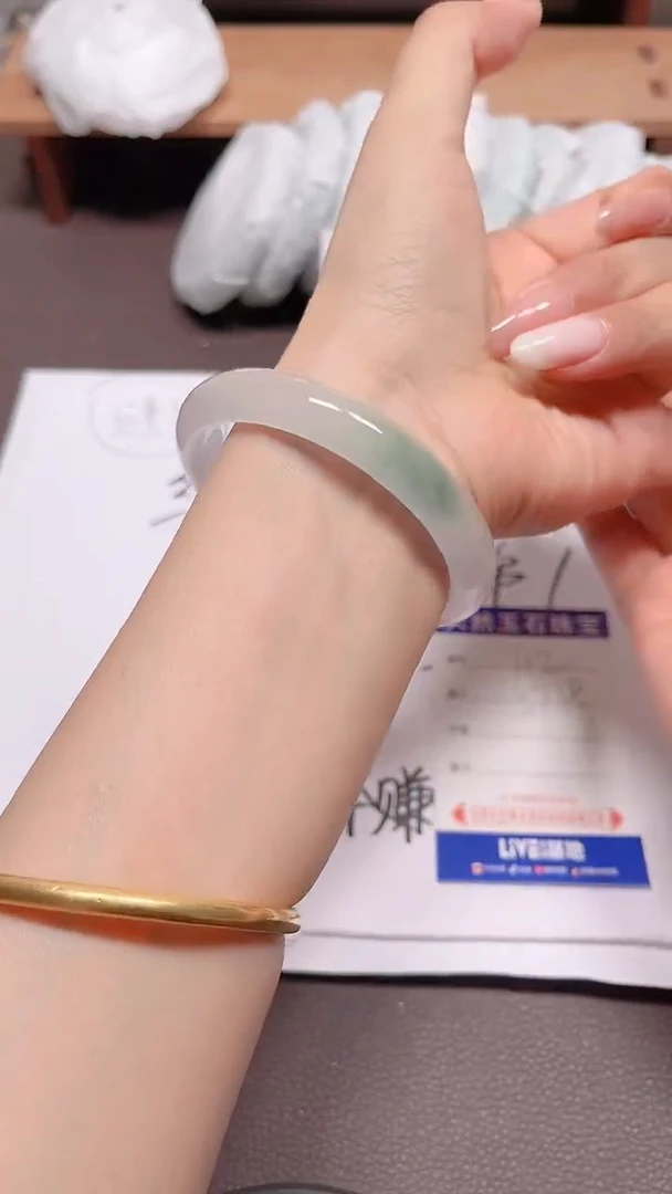 无非金属缅料手镯112