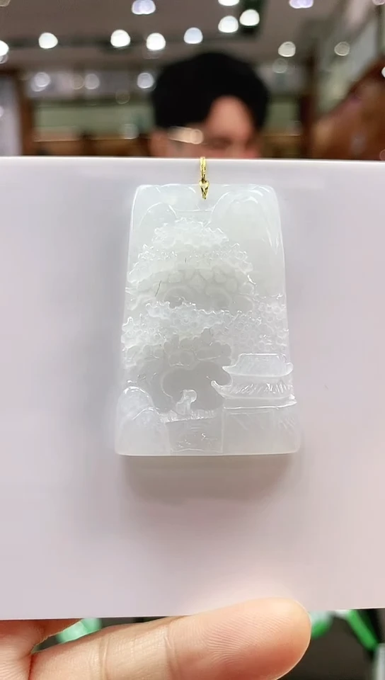 颈饰未镶嵌翡翠山水牌