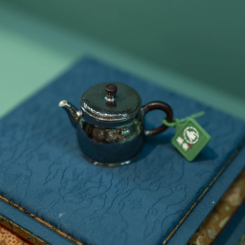 DZ0079 呆坐-手敲玄紫馔玉壶