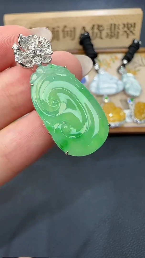 吊坠(不含链)18K金镶嵌翡翠20