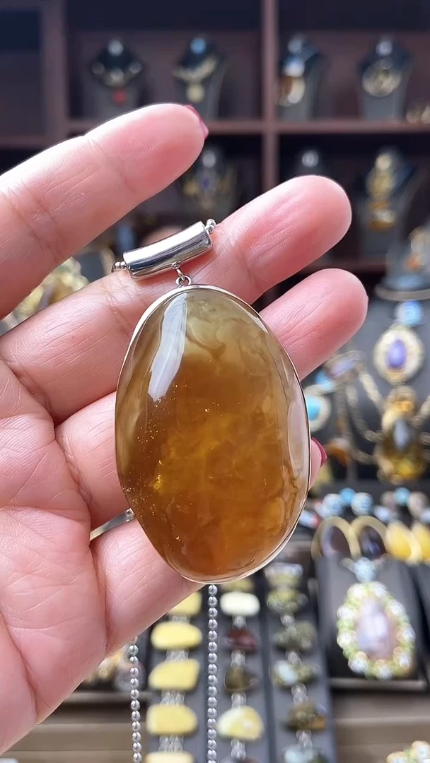 【闪购商品】琥珀颈饰银S925镶嵌吊坠