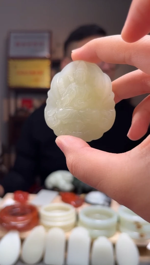 颈饰未镶嵌和田玉吊坠