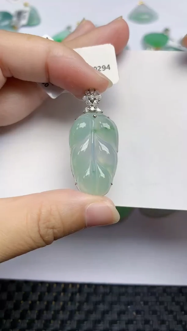 翡翠18K金镶嵌颈饰天然翡翠A货