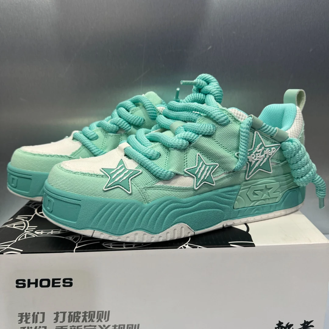 东仓-9008-GRE（薄荷绿）立体五角星设计时尚休闲板鞋