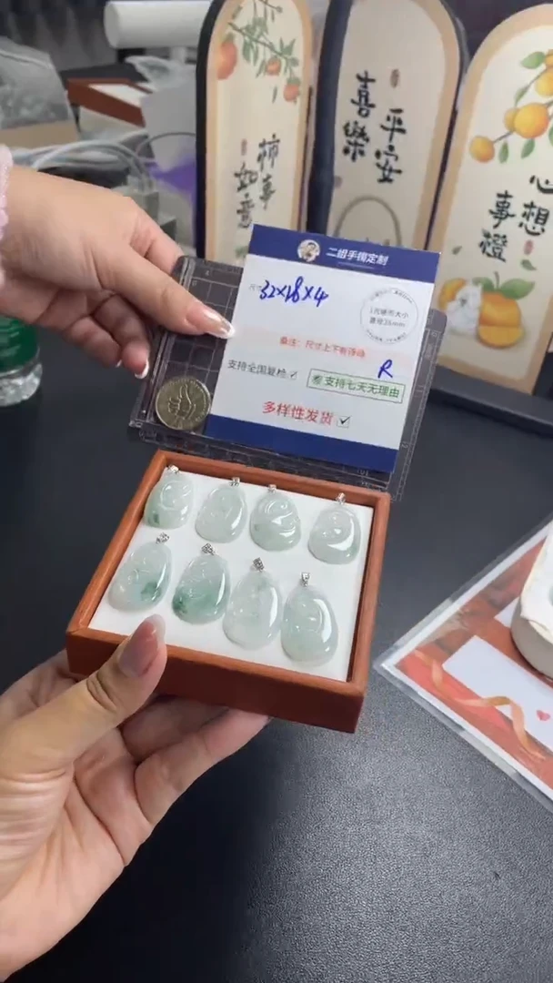 18K金镶嵌挂件翡翠如意多样性发其一CP15配绳