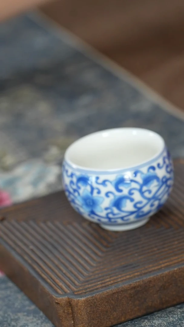 【蓝堆缠枝莲小禅定杯】【12西泠礼盒】