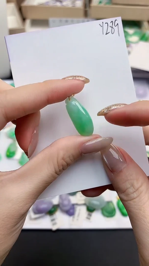 颈饰18K金镶嵌翡翠天然缅甸A货翡翠