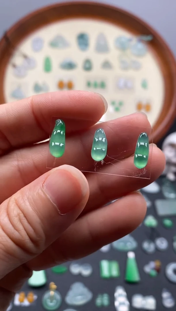 颈饰未镶嵌翡翠3颗果緑豆子/芬