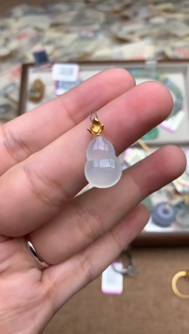 18K金镶嵌挂件翡翠1