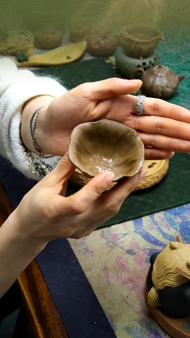 紫砂婉婷《段泥荷叶杯》