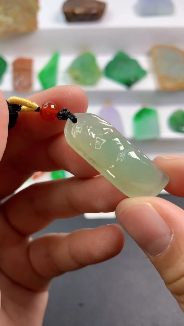 颈饰未镶嵌翡翠