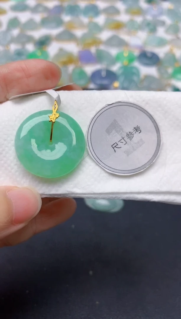翡翠18K金镶嵌颈饰天然缅甸A货翡翠