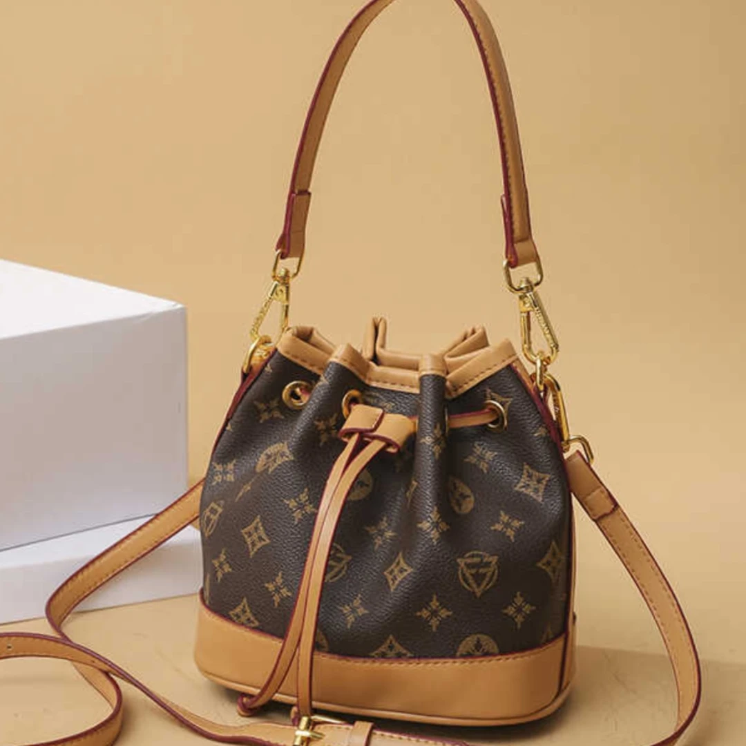 香港正品复古老花抽绳迷你小水桶包百搭真皮单肩斜挎包潮手提女包