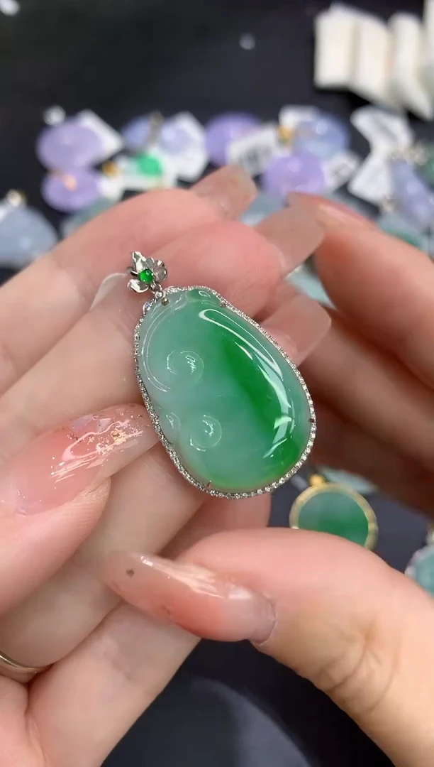 吊坠(不含链)18K金镶嵌翡翠11111111111111