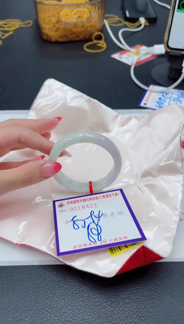 翡翠手镯未镶嵌1