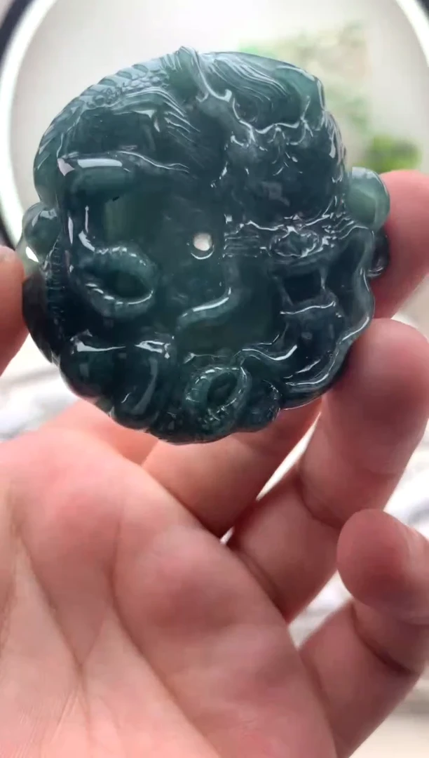 颈饰未镶嵌翡翠龙牌