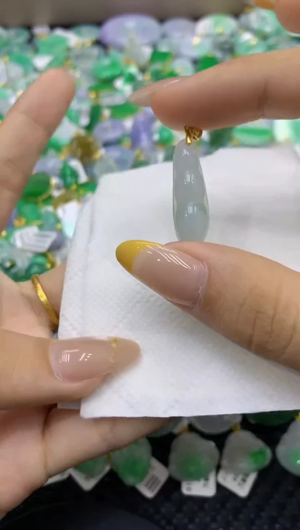 颈饰未镶嵌翡翠天然缅甸翡翠A货