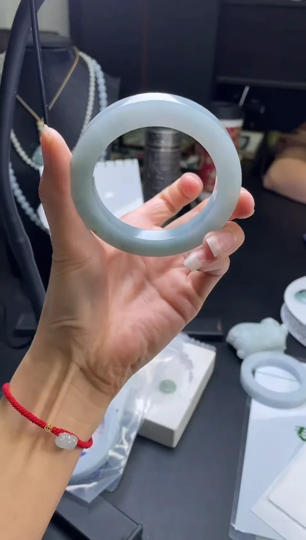 未镶嵌手镯定制翡翠蓝*。手镯