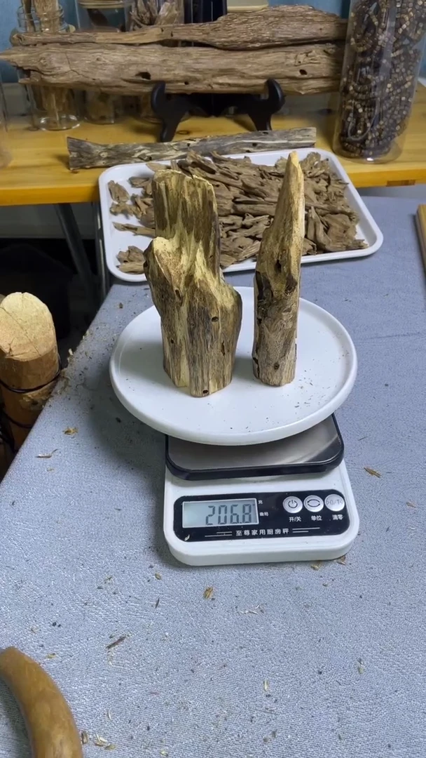 沉香沉香碎屑蓝宝石品种206克