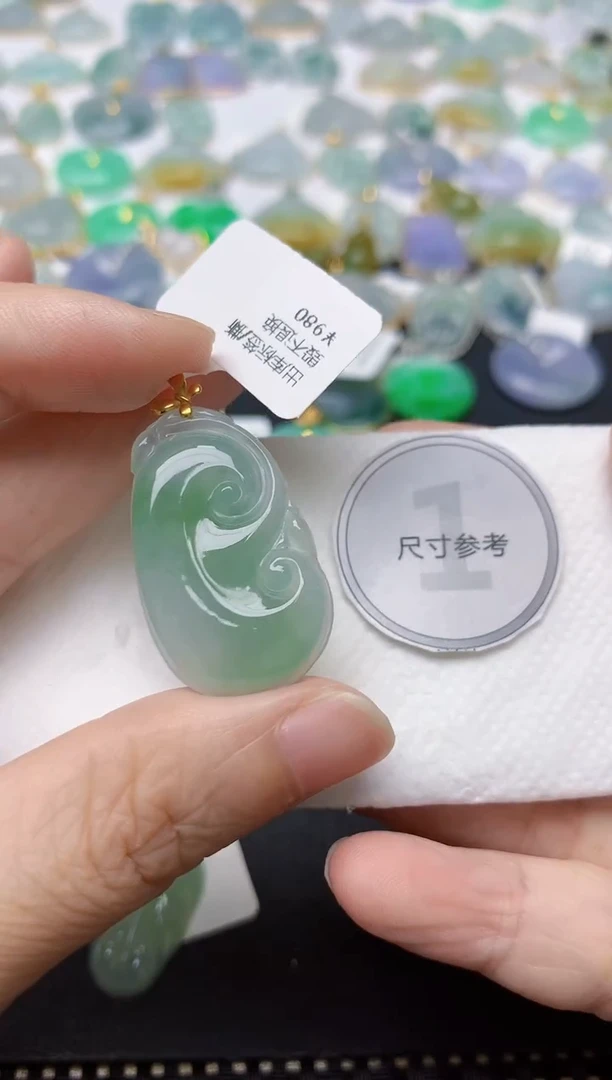 翡翠18K金镶嵌颈饰天然缅甸A货翡翠