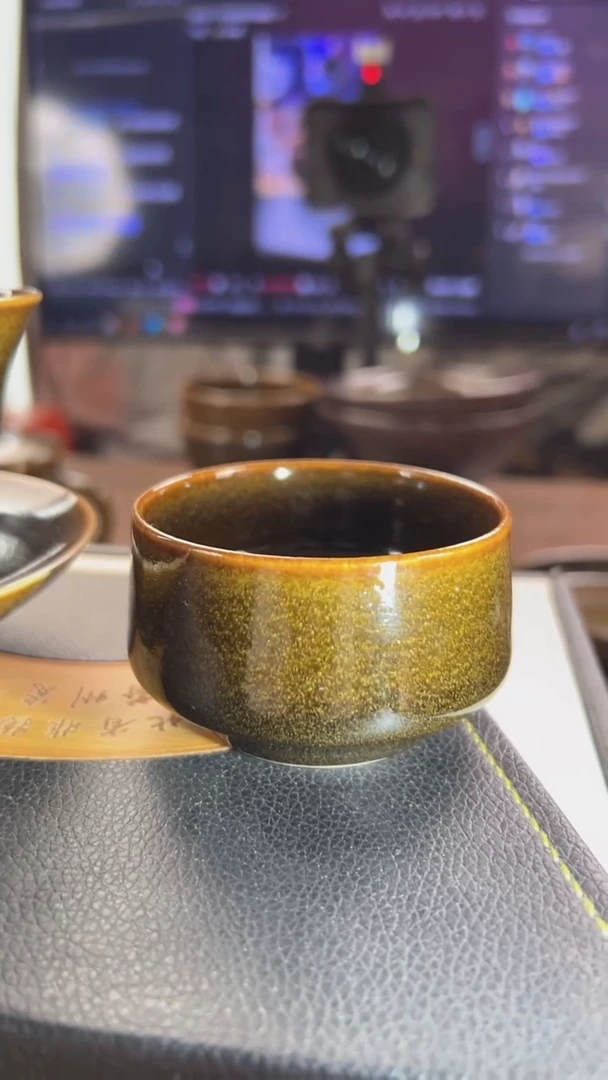 鳝鱼黄色的马蹄杯