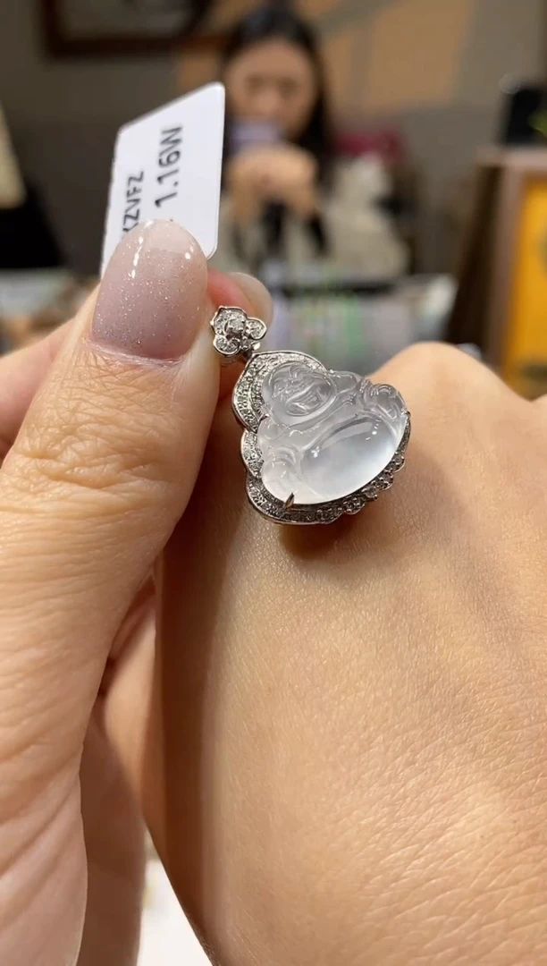 颈饰18K金镶嵌翡翠佛公