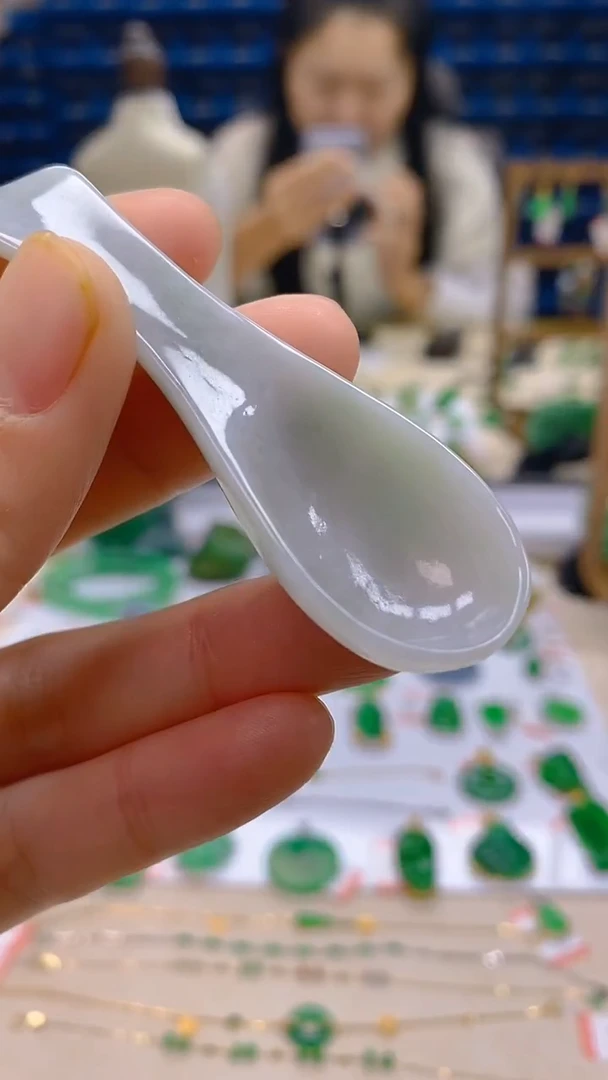 颈饰未镶嵌翡翠新号开播 全场乱卖