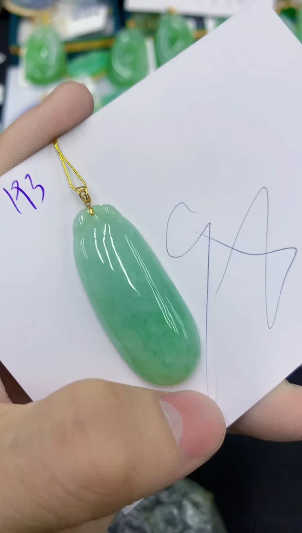 颈饰18K金镶嵌翡翠111111111111