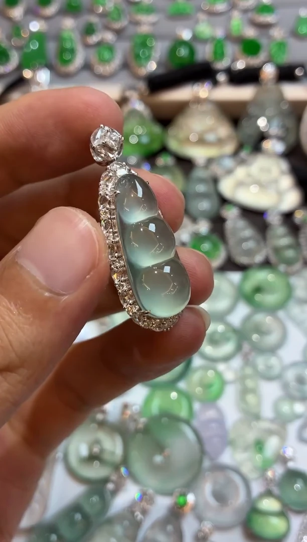 吊坠(不含链)18K金镶嵌翡翠豆子