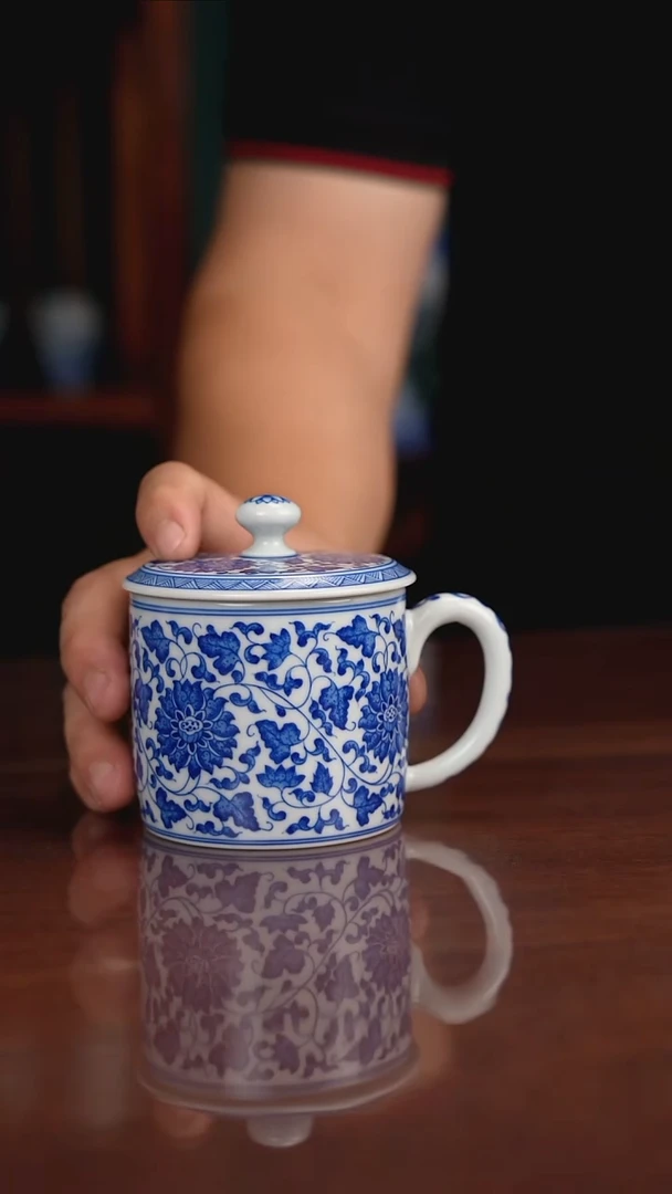 晓月窑青花缠枝办公杯