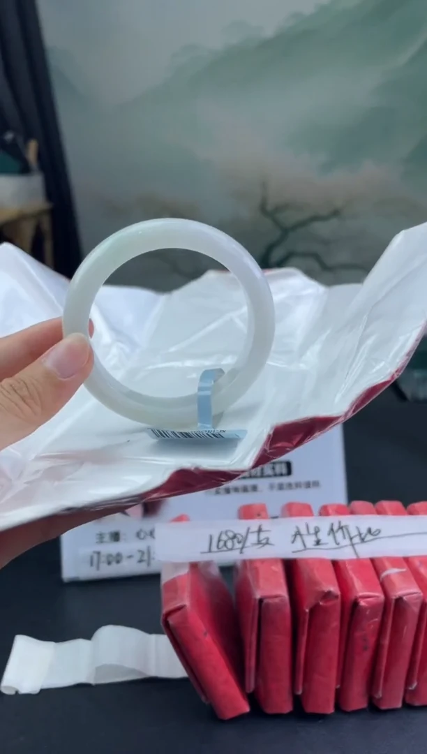 翡翠手镯未镶嵌4