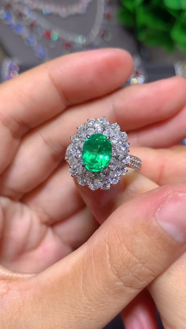 18K金镶嵌戒指祖母绿1.53ct